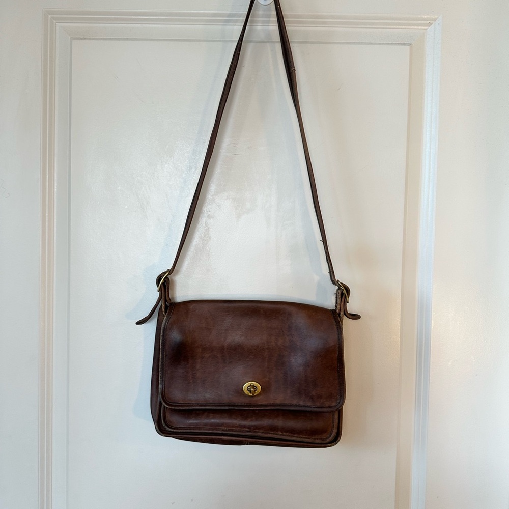 Vintage Coach Legacy Flap Turnlock Adjustable Crossbody Brown Leather Bag - Picture 13 of 16